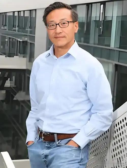 蔡崇信刚离完婚就传绯闻？女主持王秋怡火速报警辟谣。比起八卦，真正让人后背发凉的是