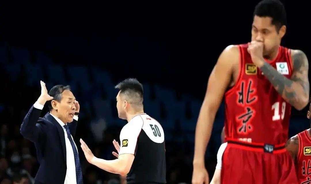 别再以为CBA还是老牌强队躺着赢的时代了。昨晚的对手，在你面前投三分像训练