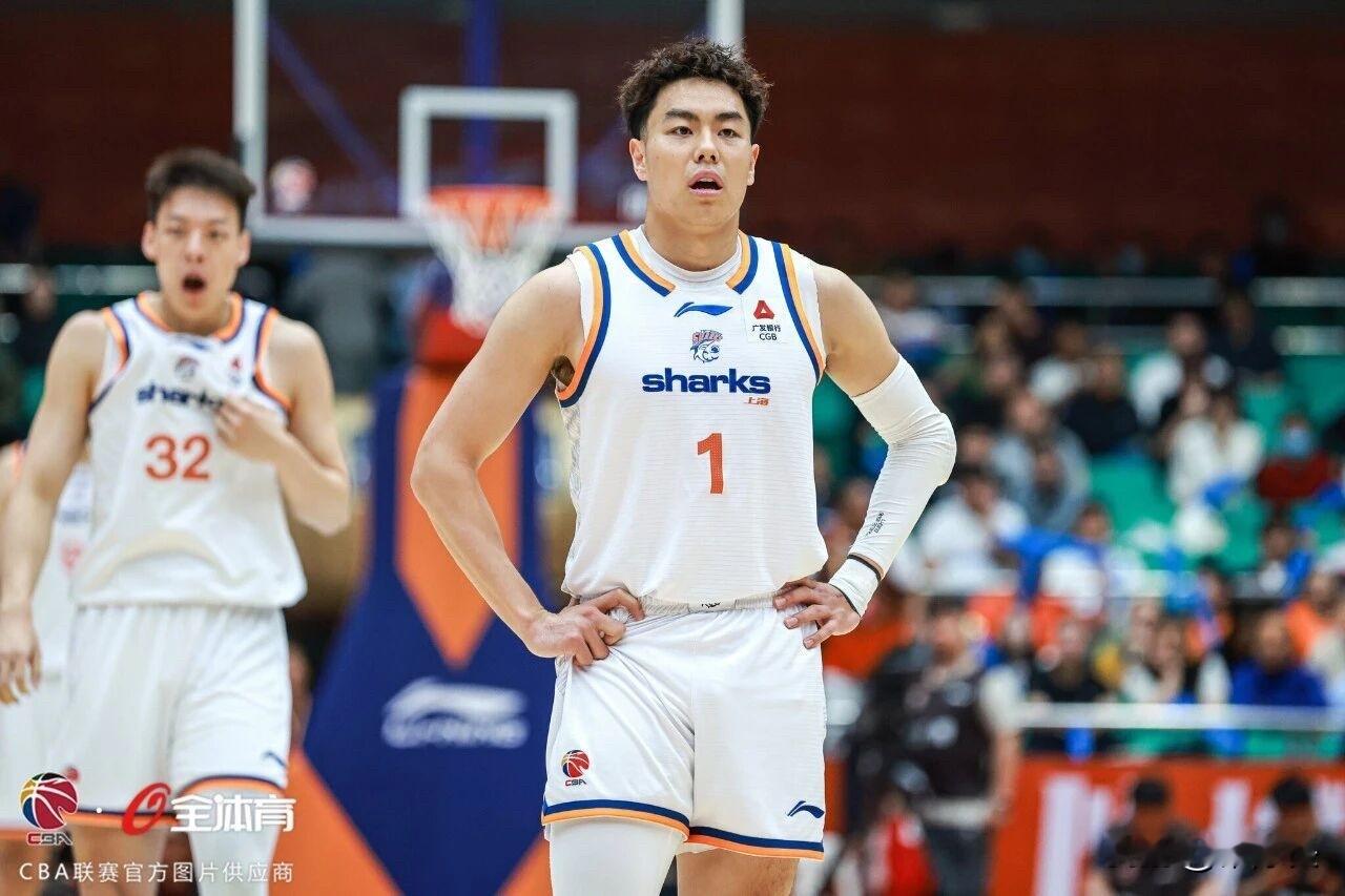 上海男篮的李添荣能否称得上联赛最佳得分后卫？当下联赛里优秀的得分后卫数...