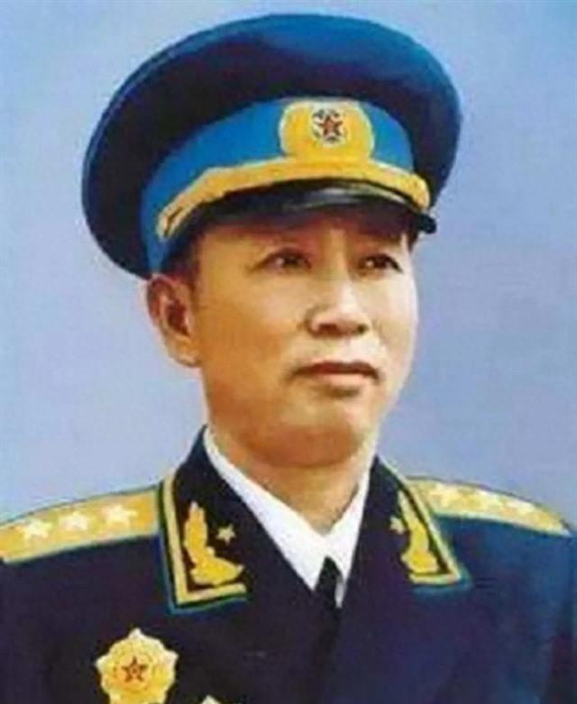 1958年刘亚楼称空军由他做主，消息传至中央后毛主席是如何应对的？1950年初