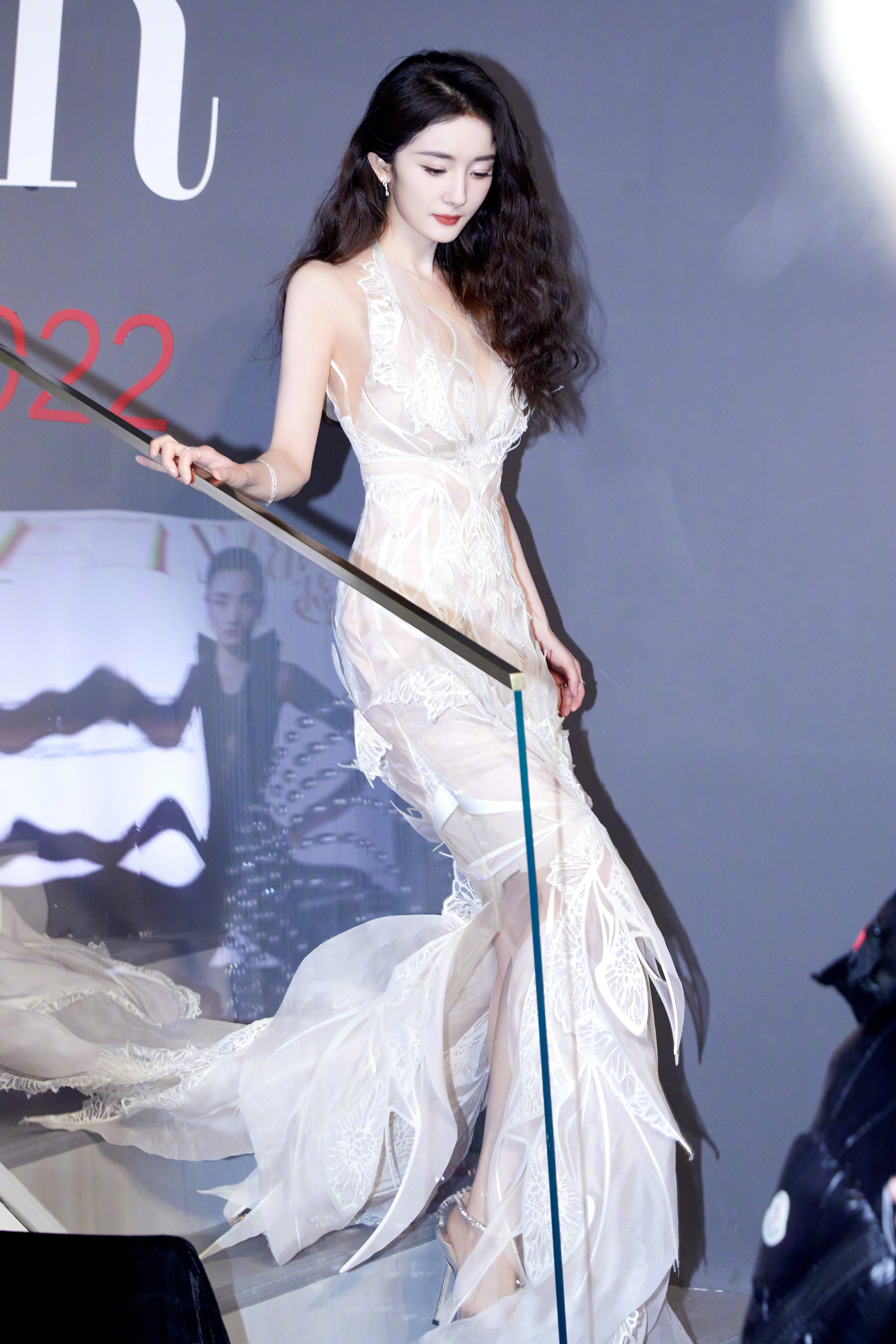 杨幂存了张曼玉杂志20年一起期待今晚的芭莎盛典吧​​​