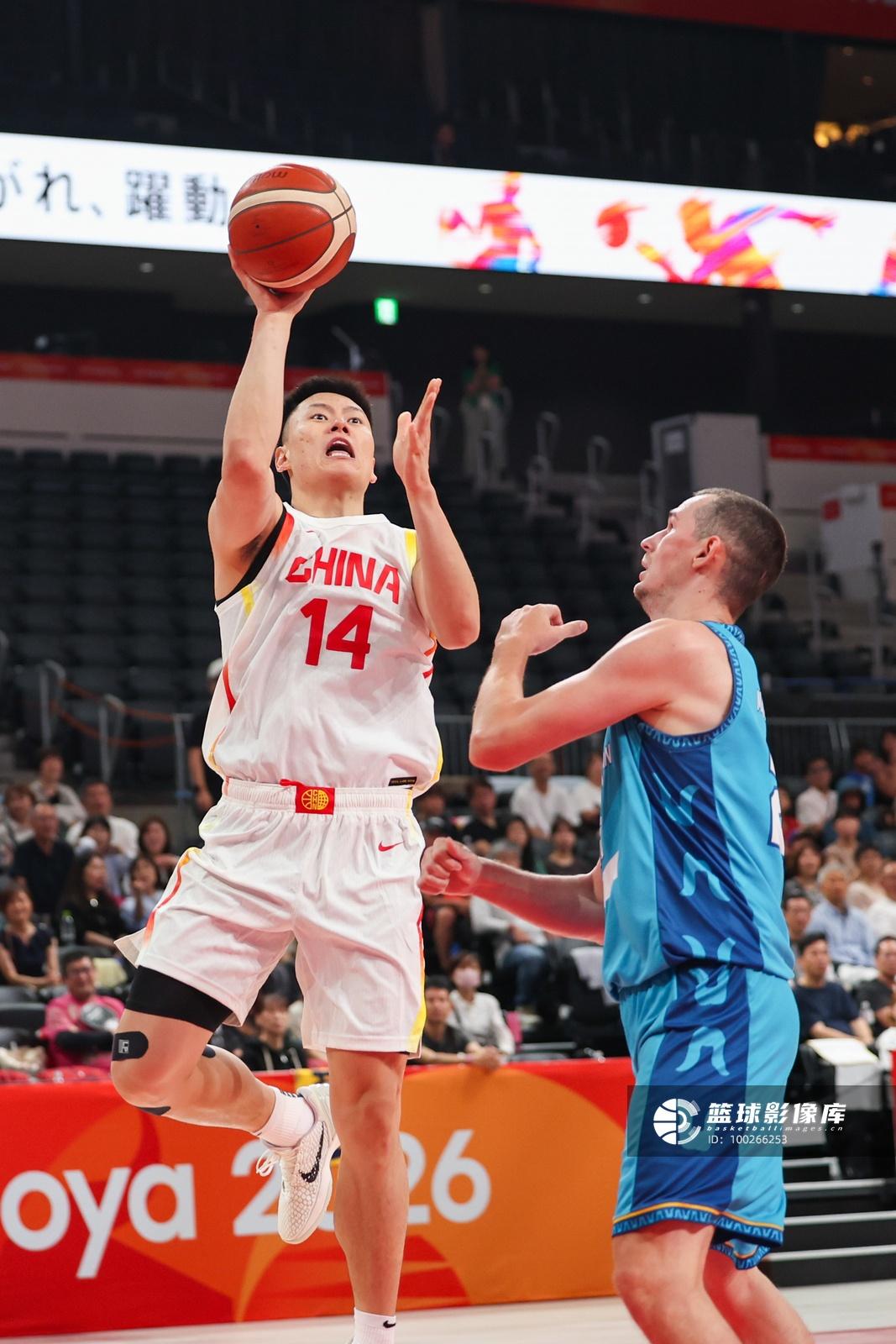 中国男篮新星李弘权真是值得重用！在今天中国男篮主场以99：61大胜哈萨克斯坦的亚
