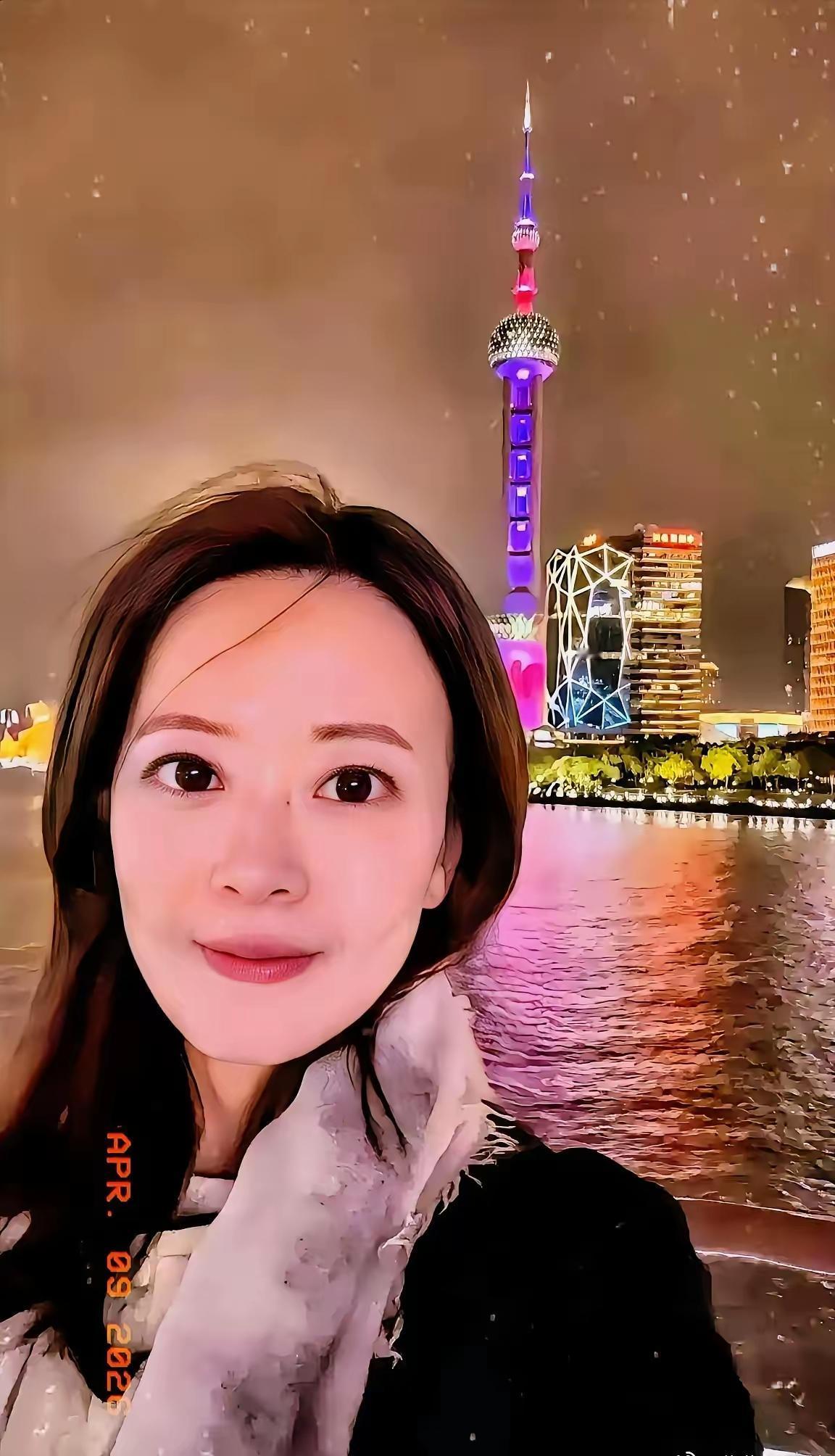 随郑丽文来大陆访问的国民党代表团发言人姜怡臻发文称：我第一次来到了上海；第一次