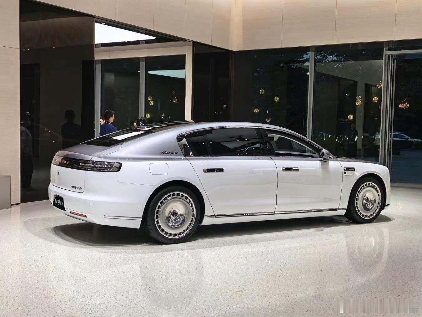 白色尊界S800太雅了，努力工作，早晚得买一台