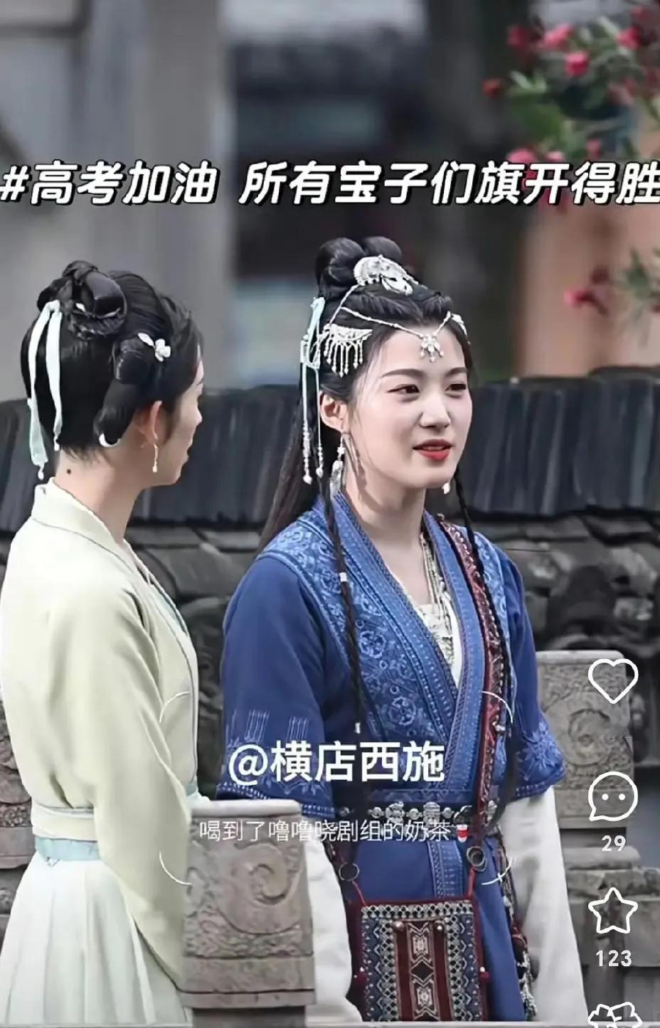 卢昱晓这个体态连旁边的丫鬟都比不上[笑着哭]这样竟然能当主角也是太好混了，卢昱晓长