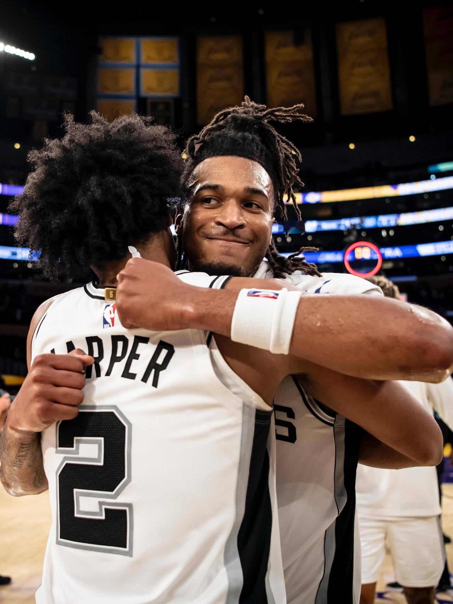 🤔新秀赛是否想拿MVP？卡斯尔：我们拭目以待，也有可能哈珀拿近日，全明星新秀赛