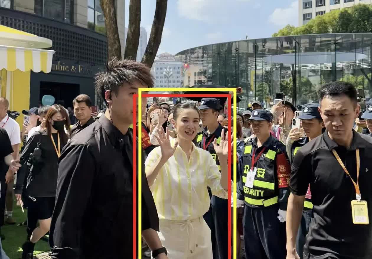 我闺蜜在线下活动见过宋佳说宋佳根本不是电视上看到的那样宋佳在现实中，