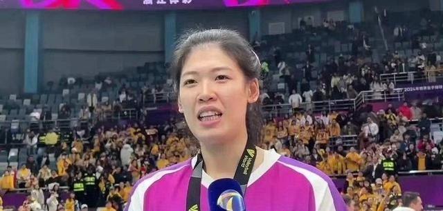 李盈莹回国治疗，让300天的这则新闻成为笑话。李盈莹从2000年出生在天津，就