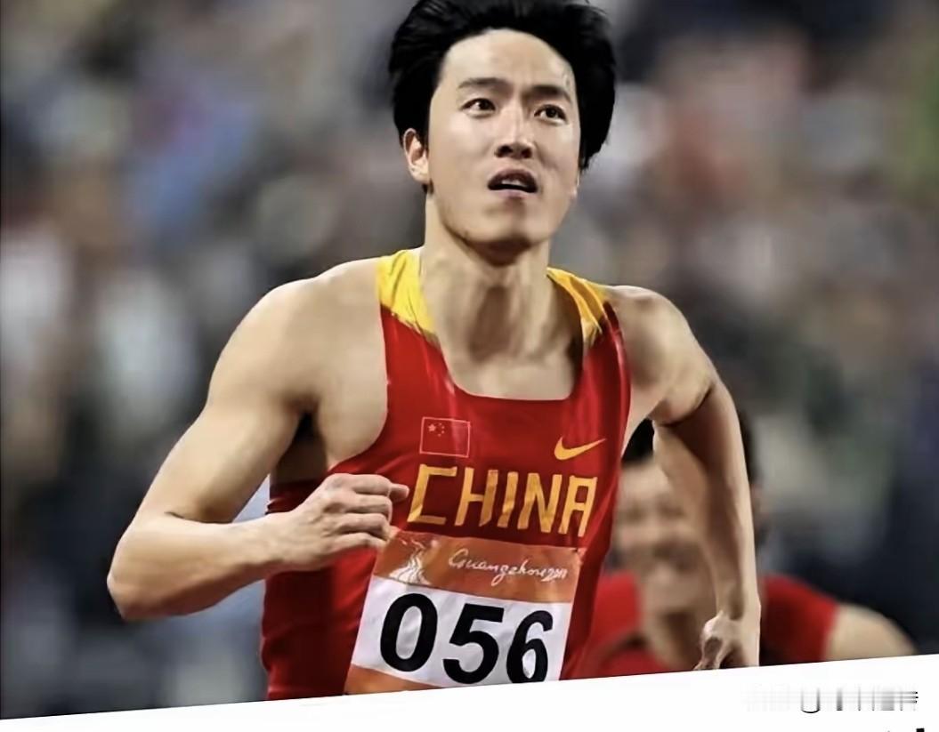 著名运动员刘翔发文求教，可以总结为两条路三个问题。第一个问题，说