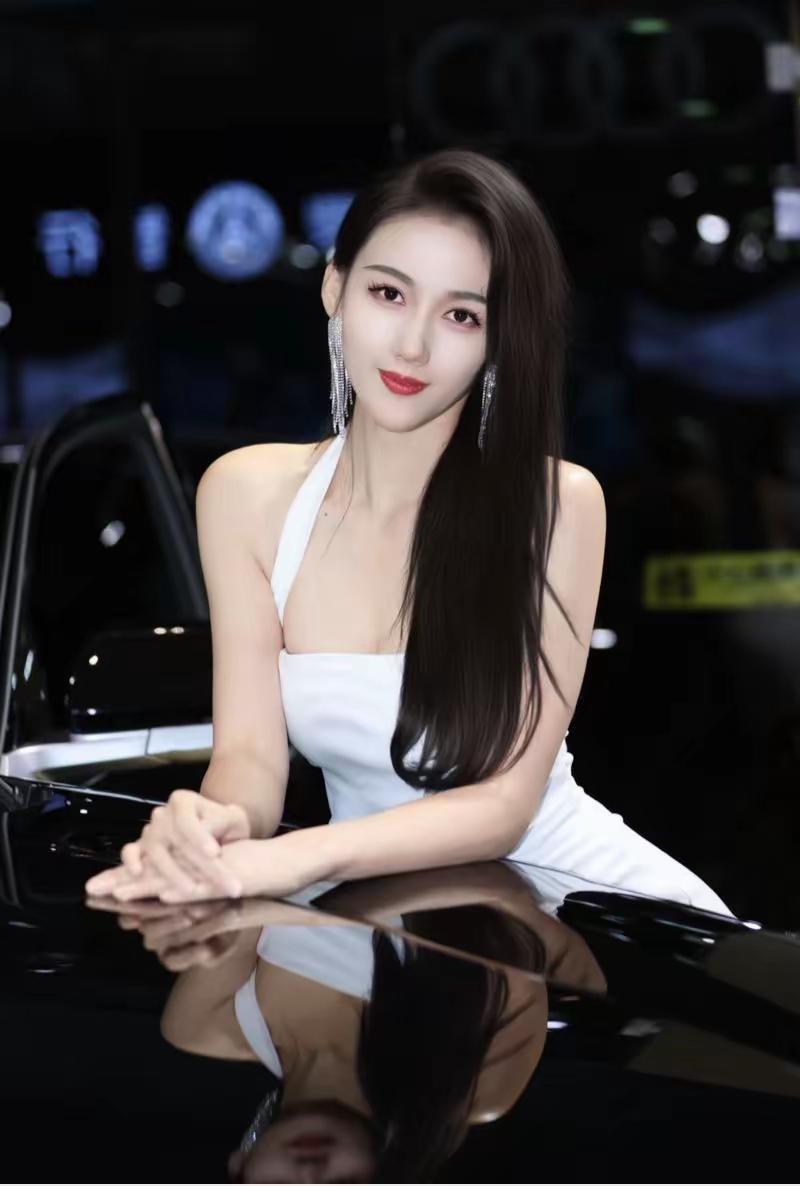 宝马的车模真的好有魅力，性感！