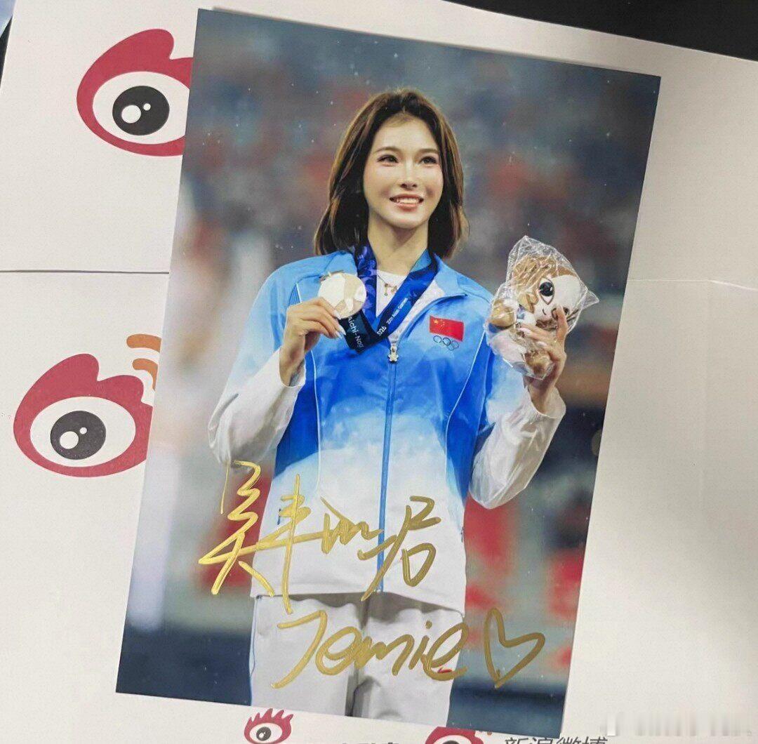 吴艳妮签名照片​