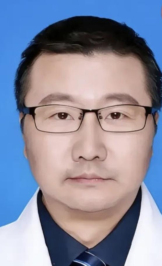 审计组去医院查账，查到一个医生头上，没查出贪污受贿，反倒查出个“穷光蛋”。得知真