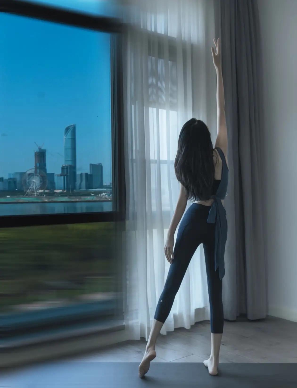 这个应该是最好看的背影吧！[吐舌头眯眼睛笑][吐舌头眯眼睛笑][吐舌头眯眼睛笑]