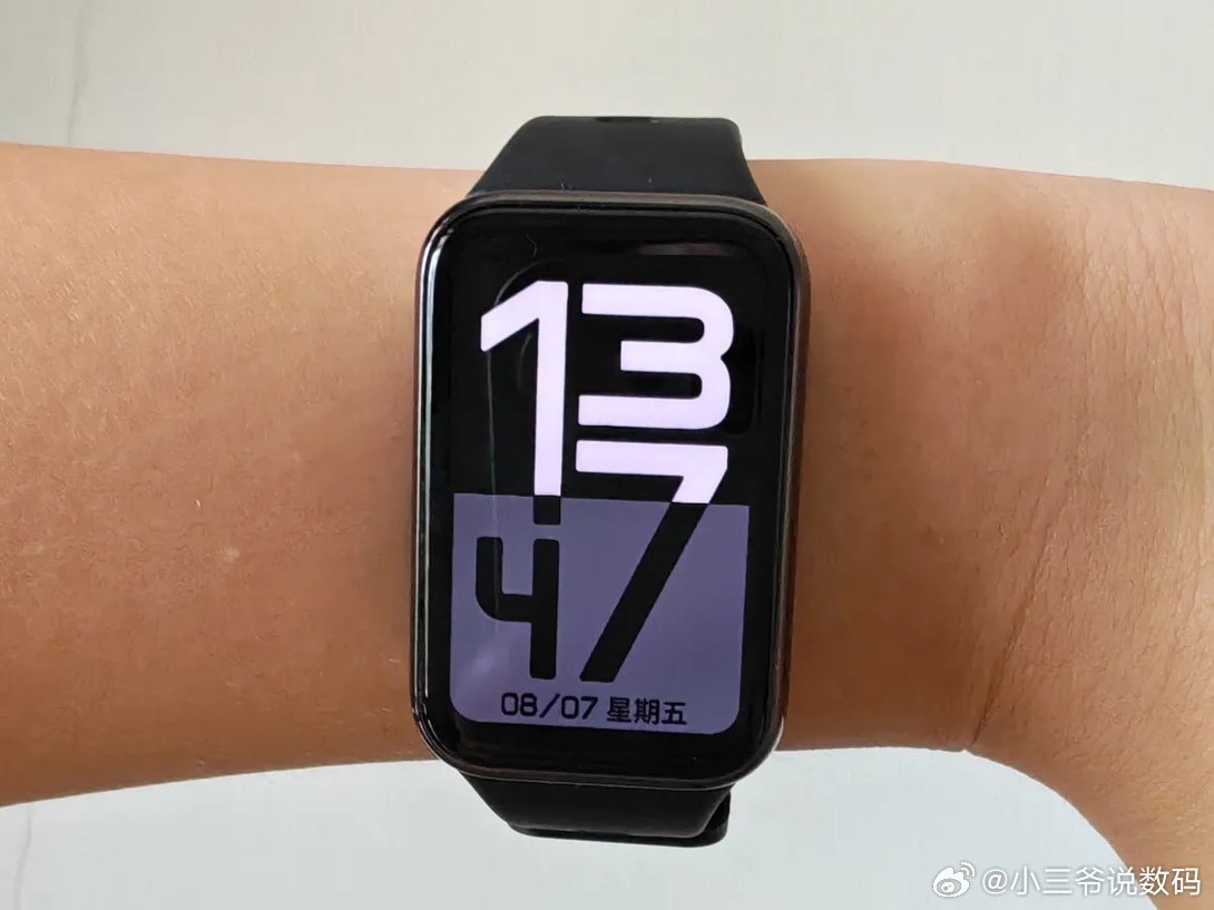 你们发现没有，荣耀今年在产品方面真的很卷！昨天荣耀RobotPhone这种全新
