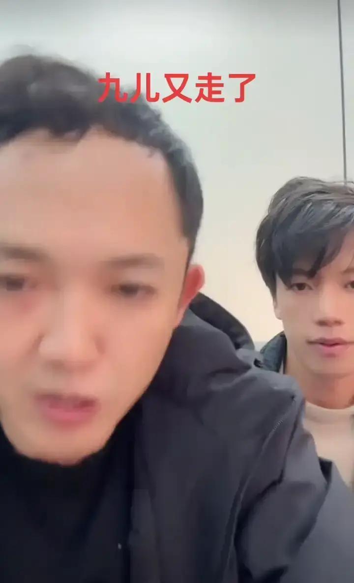 反诈老陈在直播间鞠躬道歉：那个帮千万人守住钱袋子的男人，没守住自己的家？你