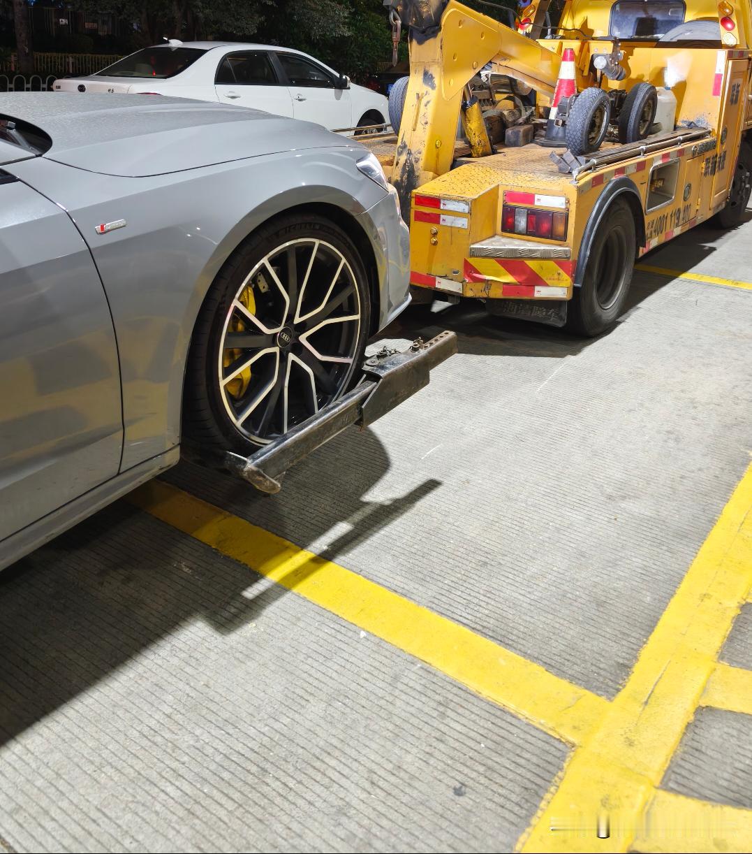 血泪教训:拖车如果不是板车一定要加小轮。最开始是因为油箱传感器故障不显示油位