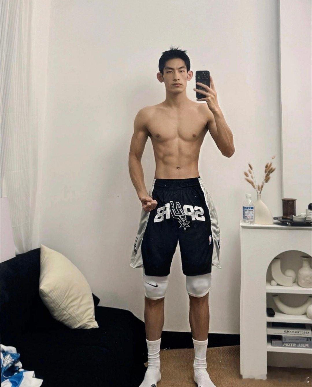 减肥一年以最胖的姿态迎来了新年加油吧少年，春节不能吃多的。