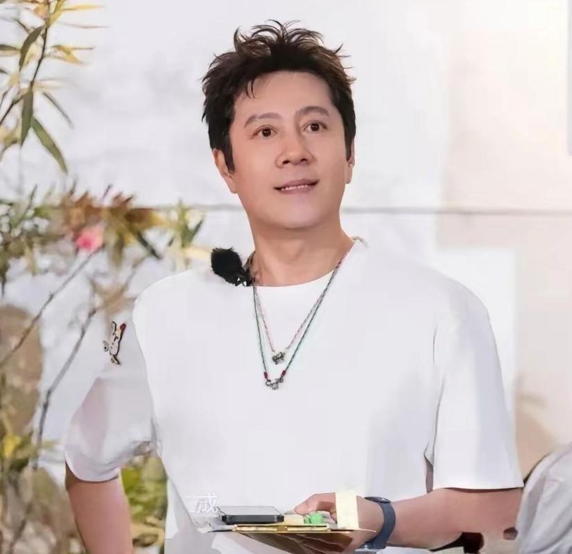 蔡国庆，一代人的骄傲！当年和歌唱家谭晶同台的时候，谭晶认认真真跟他说：蔡哥，你