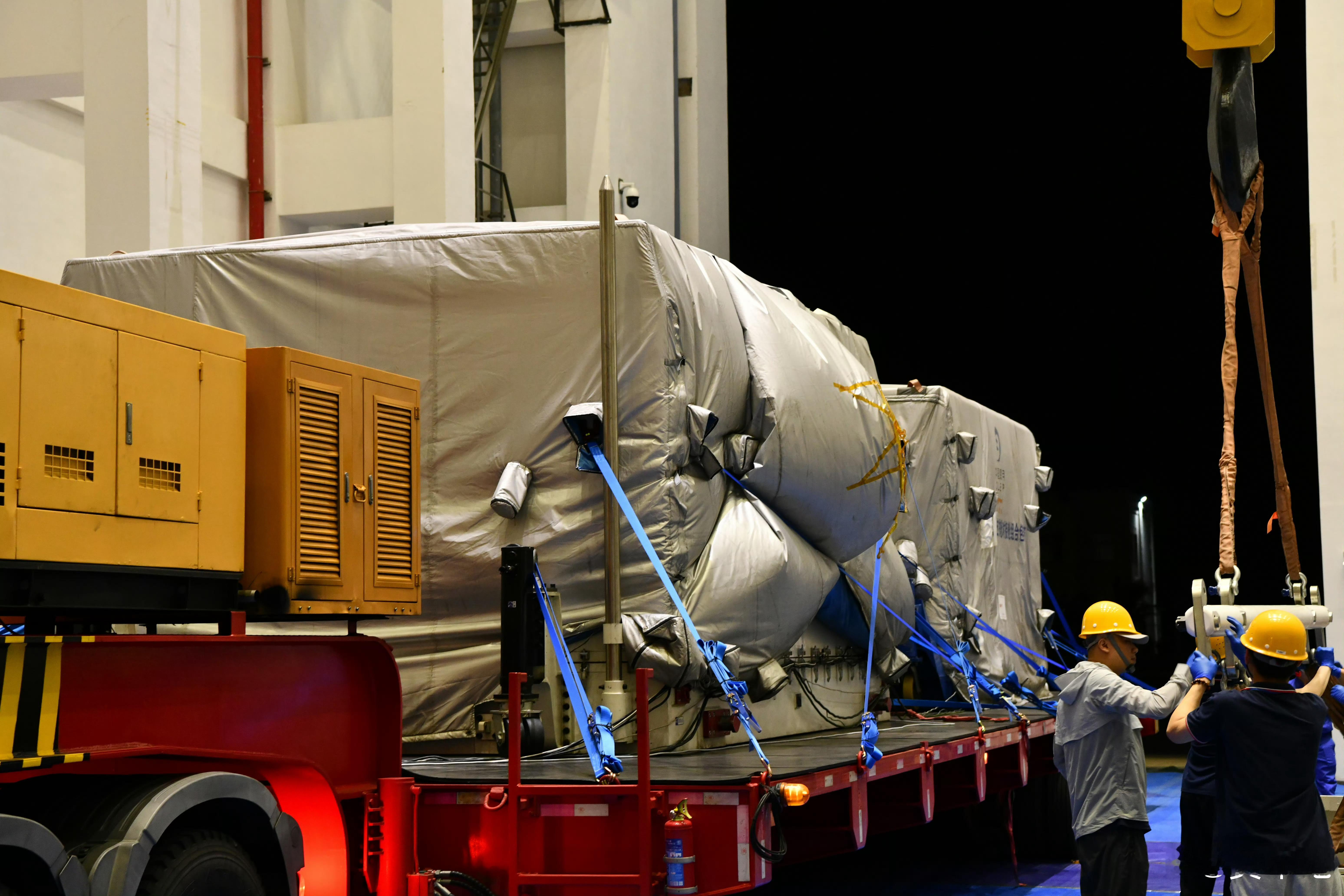 嫦娥七号腿式行走本次嫦娥七号任务的目标是突破高精度月面软着陆、腿式行走、月面飞