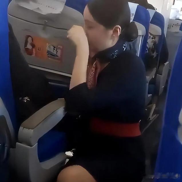 欧某某竟是屡犯！东航空姐下跪风波，深挖他过往劣迹，整件事瞬间豁然开朗！ 9月