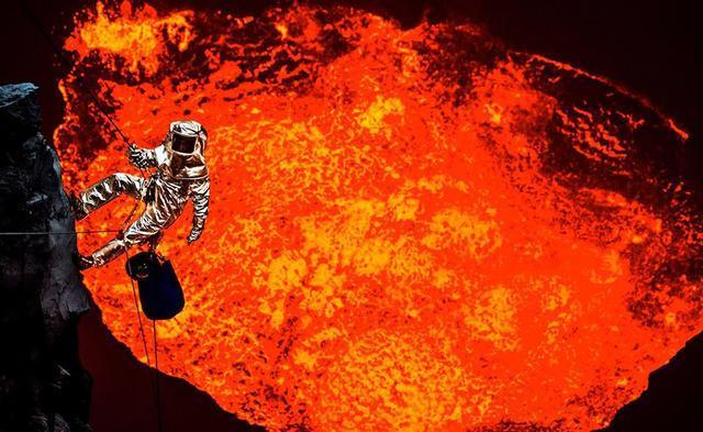 人掉进火山的岩浆中为什么会浮着？