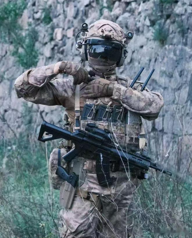 九三盛大阅兵我更想看单兵装备某自组网设备在部队实测中表现优异，充分证明其在复杂