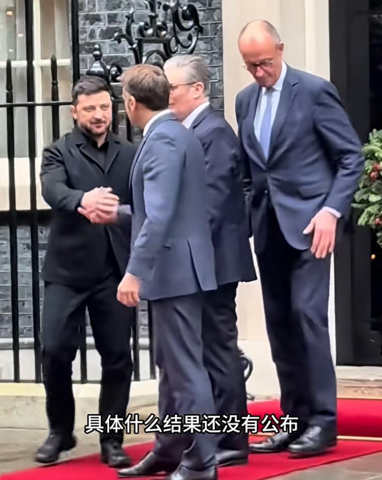 就在刚刚，“欧洲三巨头”-英国首相斯塔默、法国总统马克龙、德国总理莫茨与乌克兰总