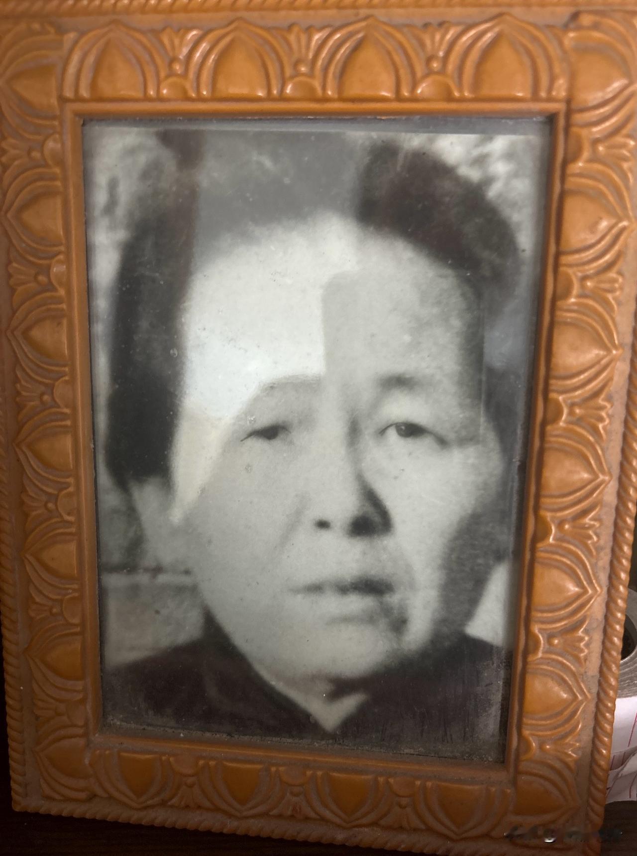 妈妈，您在天堂里还好吗体弱多病的妈妈生我那年43岁，最小的哥哥也比我大七八岁