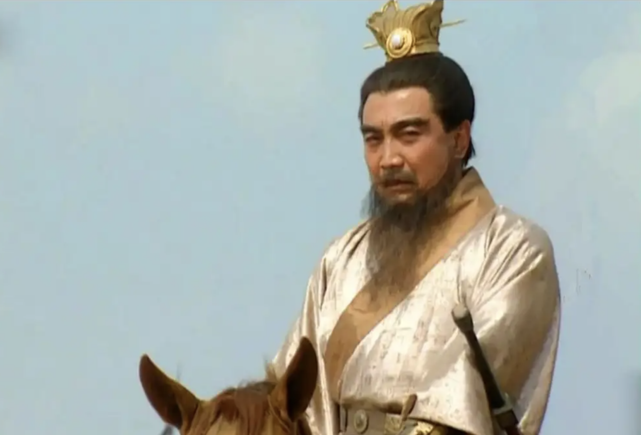 曹操称帝只需一句话，却忍了23年。他不是不想，是不能不敢。建安二十五年，曹操病逝，仍为魏王。史载他曾