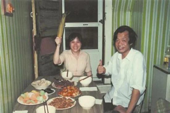 1997年，王小波猝死后送到殡仪馆，好友胡贝给火化工人送了几瓶好酒。这个身高