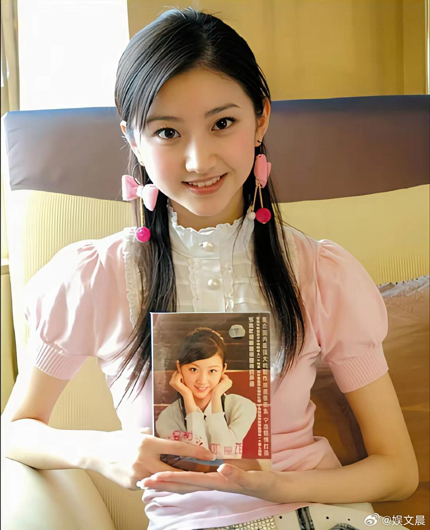 景甜这甜美清纯感真的绝了，干净又温柔，自带初恋感～