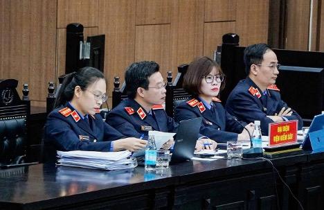 越南河内人民法院对原岘港高级人民法院和部分地方法院法官、原检察官、原执行人和原审