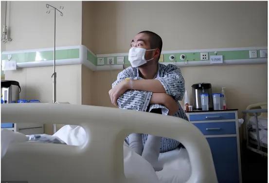 玩不起别玩！”江苏一男子因怕肺部结节癌变，花1万/年买下30万重疾险。3年后确诊