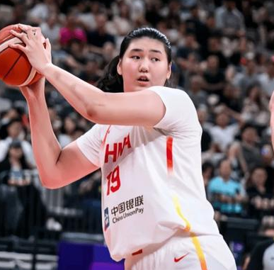 张子宇8分，中国女篮热身赛险胜尤文图特。中国女篮和尤文图特女篮热身赛，张子宇是得
