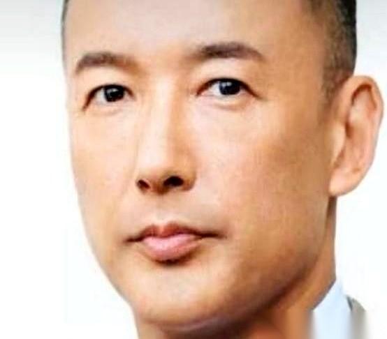 日本议员山本太郎，扔下了一句话，整个场子估计都安静了。他对着一群人说：“现在还