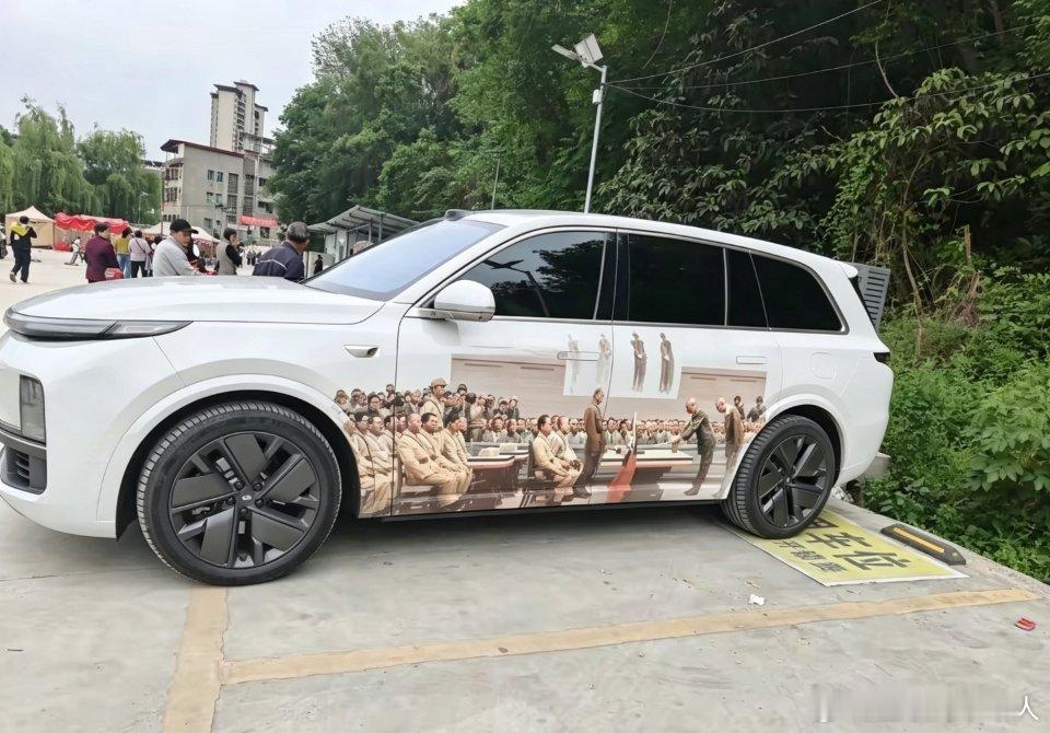 头一回见这种改色膜，路过的人，就没有不回头看一眼的！