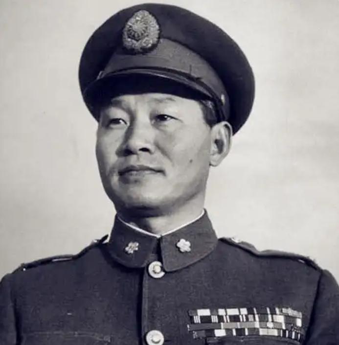 1942年，美国记者为了羞辱中国军人，便“质问”孙立人：“中国人在印度到处偷汽车