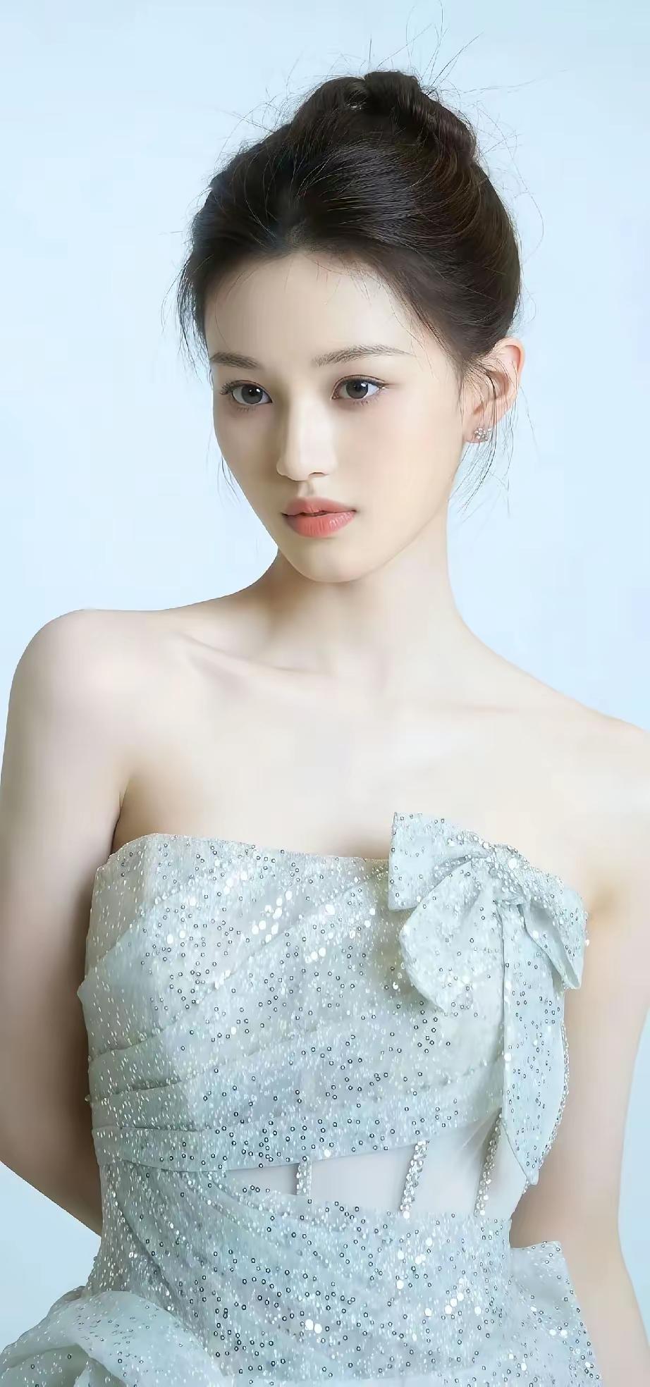 优雅仙女风，闪闪发光的梦幻礼服，让你成为焦点！🌟✨见过哪些令人心动的街拍照片?