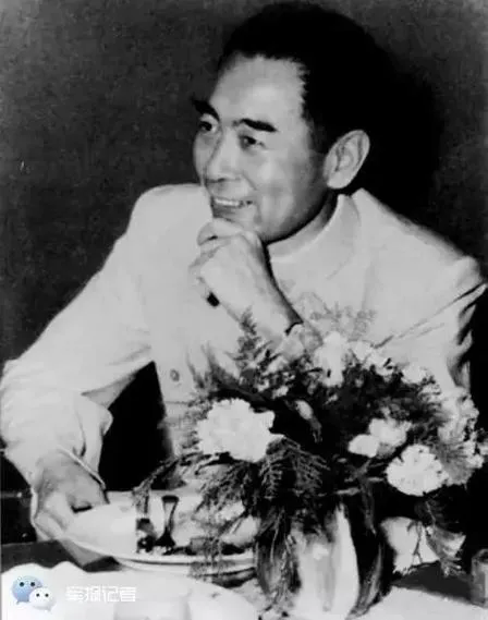 “我们不能火化总理！”1976年1月11日，当周总理的遗体运到八宝山时，所有的火