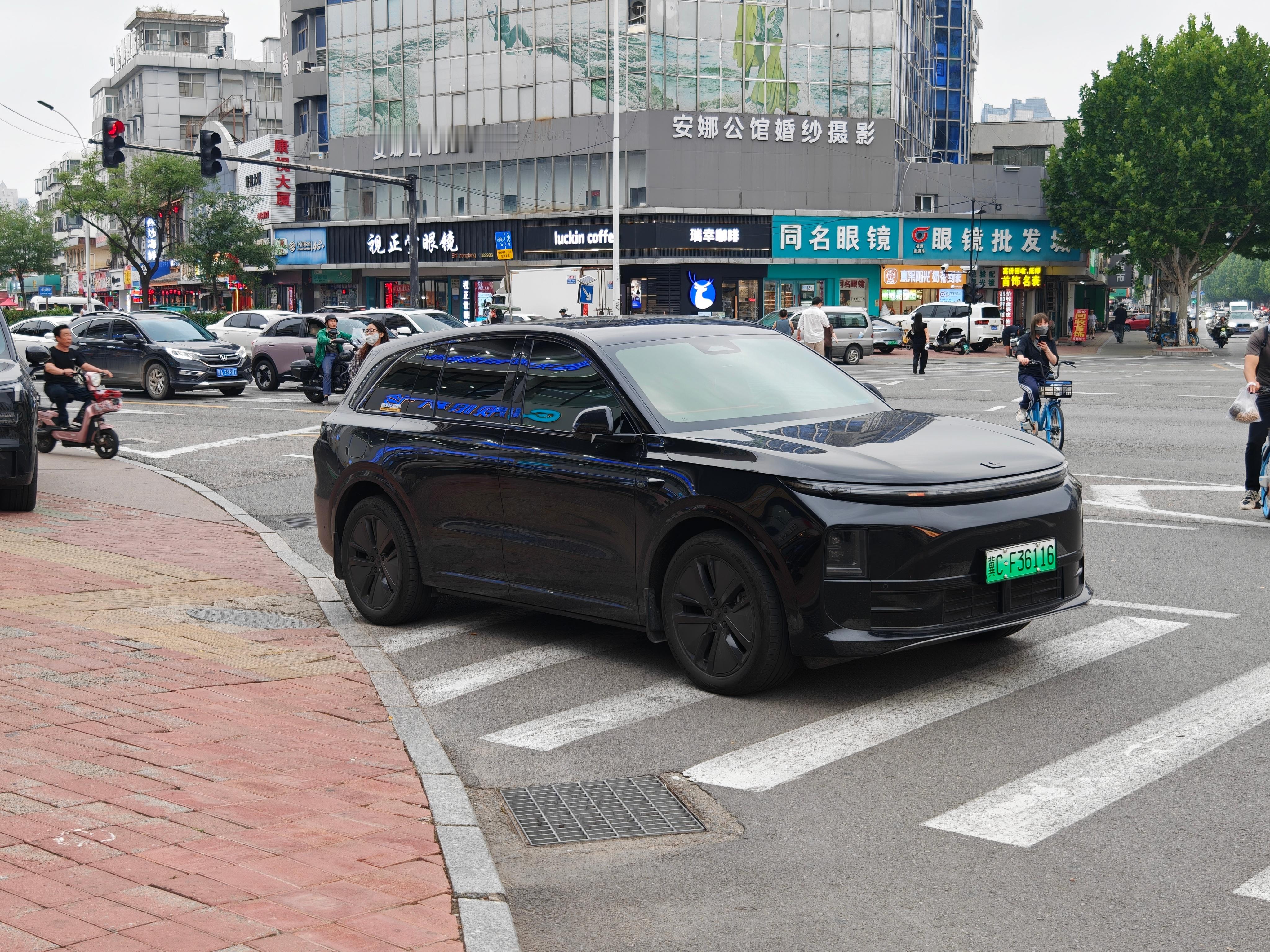 这车停的真好啊…（车主的素质与品牌无关)。​​​