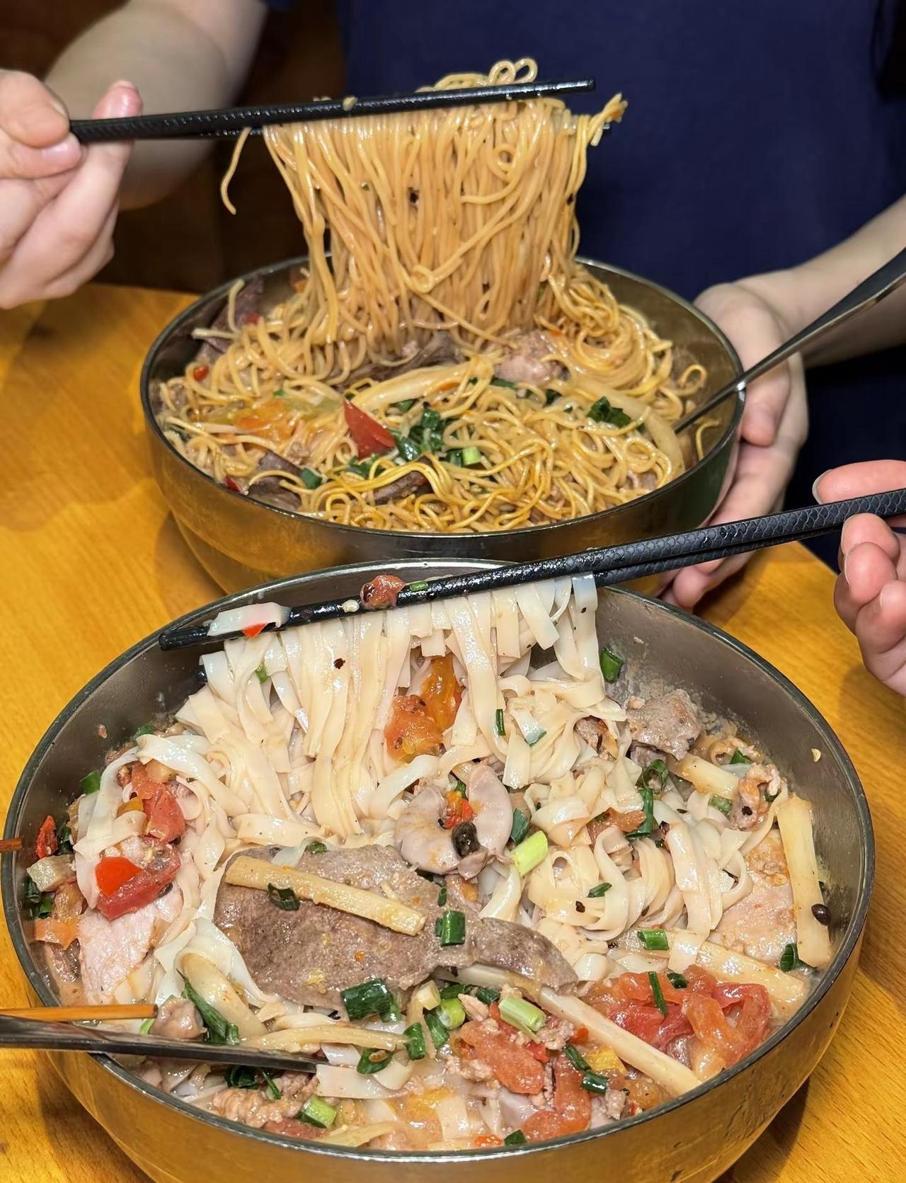 体育西！！果然越破小的店越好吃。。就在体育西！！本地人推荐来的平价小店😭每次