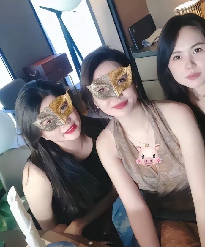 不懂就问，老阿姨们这是什么游戏？