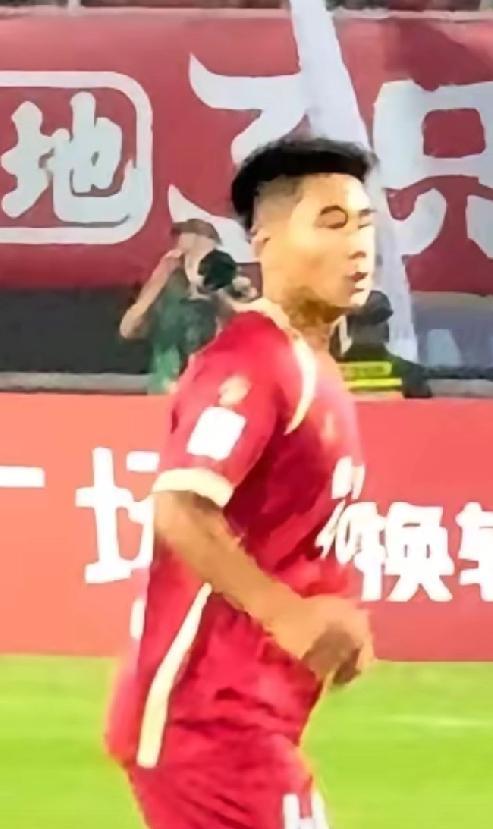 再出U系列国脚，苏超小将孔玺诺入选U16国家队9月25日，中国足协公布U16