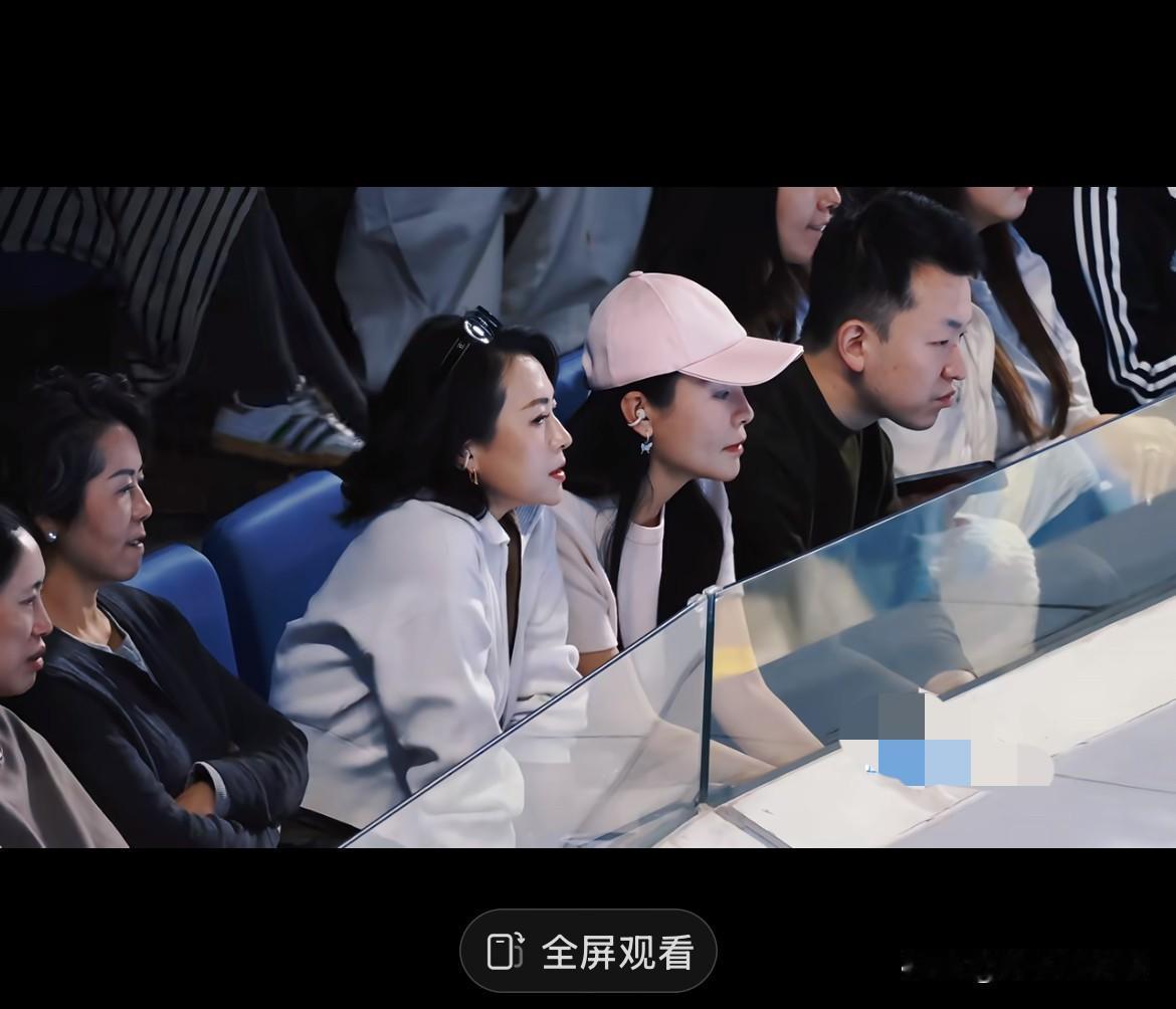 章子怡这个面中平整度绝了！自从打了网球🎾曝光也多了……就是真的喜欢看吗？都打