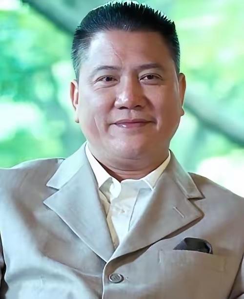 人怎么可以这么无私付出68岁万梓良，一场商演挣15万，自己只留1万5，其余全捐