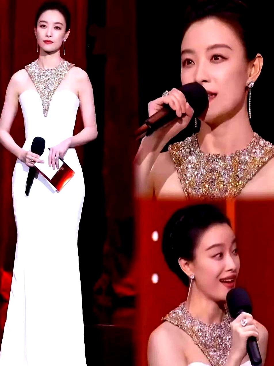 金鸡奖那个晚上，倪妮站在台上，不是演员，是主持人，气场全开。这一下就让人看明白了