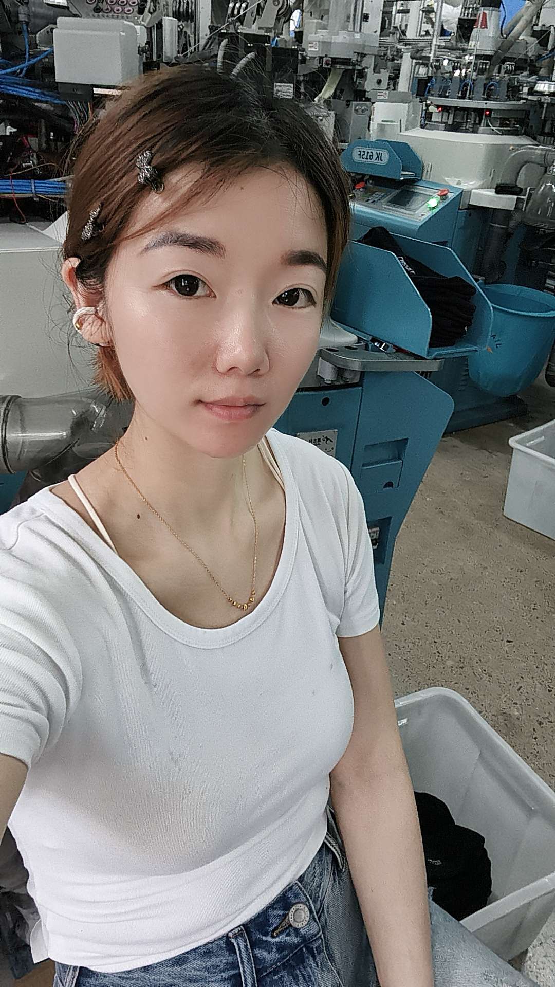 不要在一个喜欢独处的人面前炫耀什么，因为能独来独往的人，他的世界是山川...