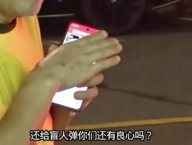 该罚。 一条命，卡在一个关不掉的全屏页面上。 据央广网报道，头部App的