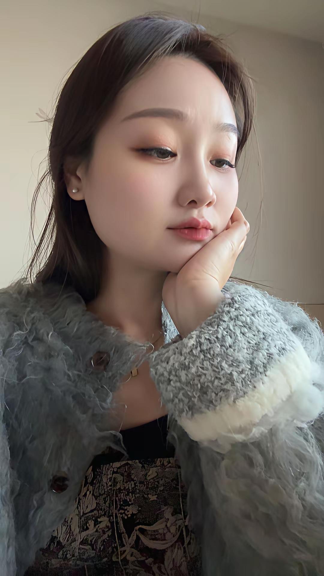 马上就要过年了，我妈说找不到男朋友就不要回去了，我上哪里找嘛！又不是买菜，说找就