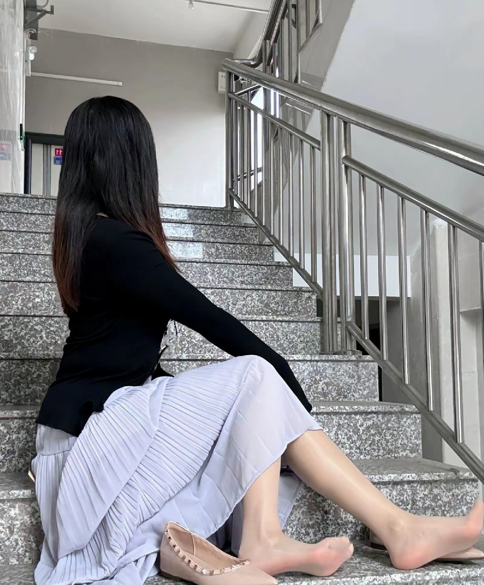 船鞋丝足楼梯口～～